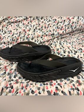 Hoka One One Ora Black Recovery Sandal W7